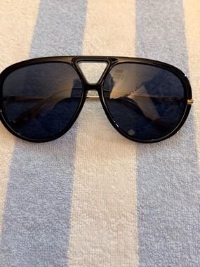 Aviator-Style Black Sunglasses with Gold Arms